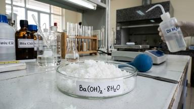 Ba(OH)2 là gì? Tổng quan về Barium Hydroxide và ứng dụng thực tế