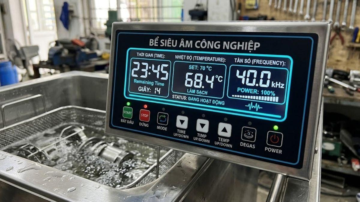Bảng điều khiển kỹ thuật số hiển thị các thông số thời gian, nhiệt độ và tần số của bể siêu âm