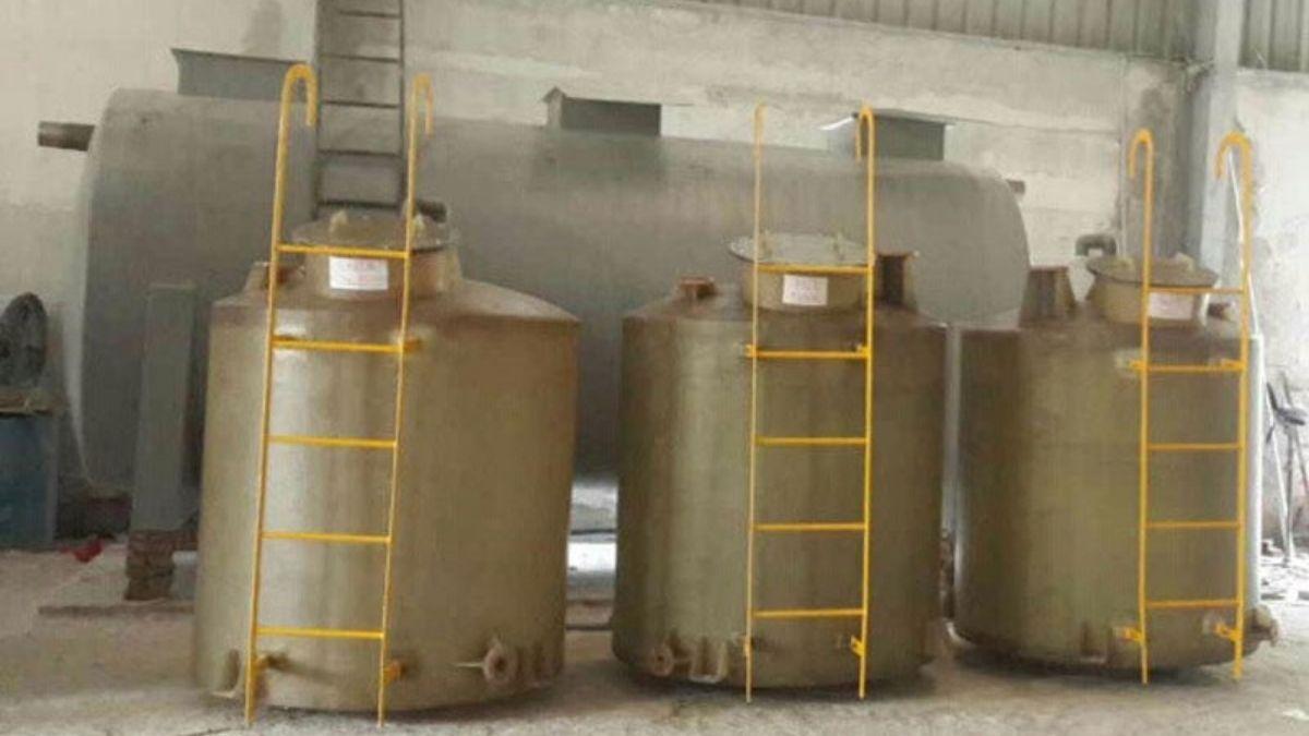 Bồn chứa hóa chất bằng vật liệu Composite lắp đặt tại nhà máy công nghiệp