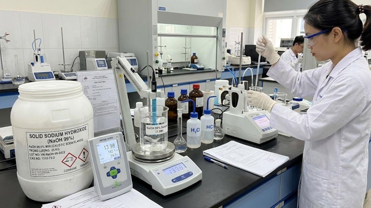 Thiết bị đo pH và phân tích thông số kỹ thuật của NaOH 99%