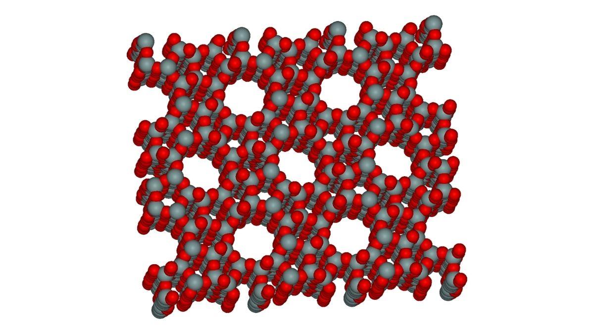 Tinh thể Zeolite dưới kính hiển vi điện tử quét SEM thể hiện cấu trúc vi xốp đồng nhất