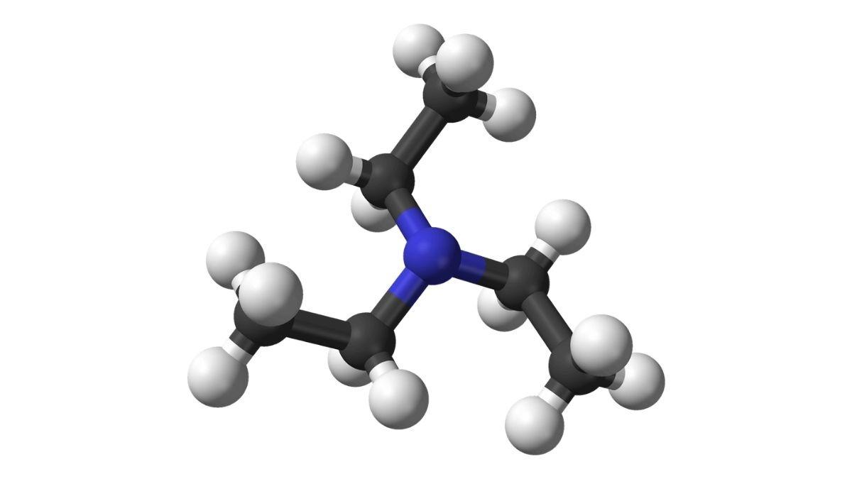 Cấu trúc hóa học phân tử và dung dịch Triethanolamine tinh khiết đóng chai chuẩn phòng thí nghiệm