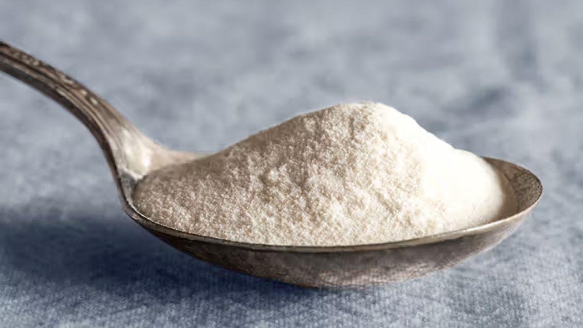 Cấu trúc phân tử và dạng bột mịn màu trắng ngà của Xanthan Gum