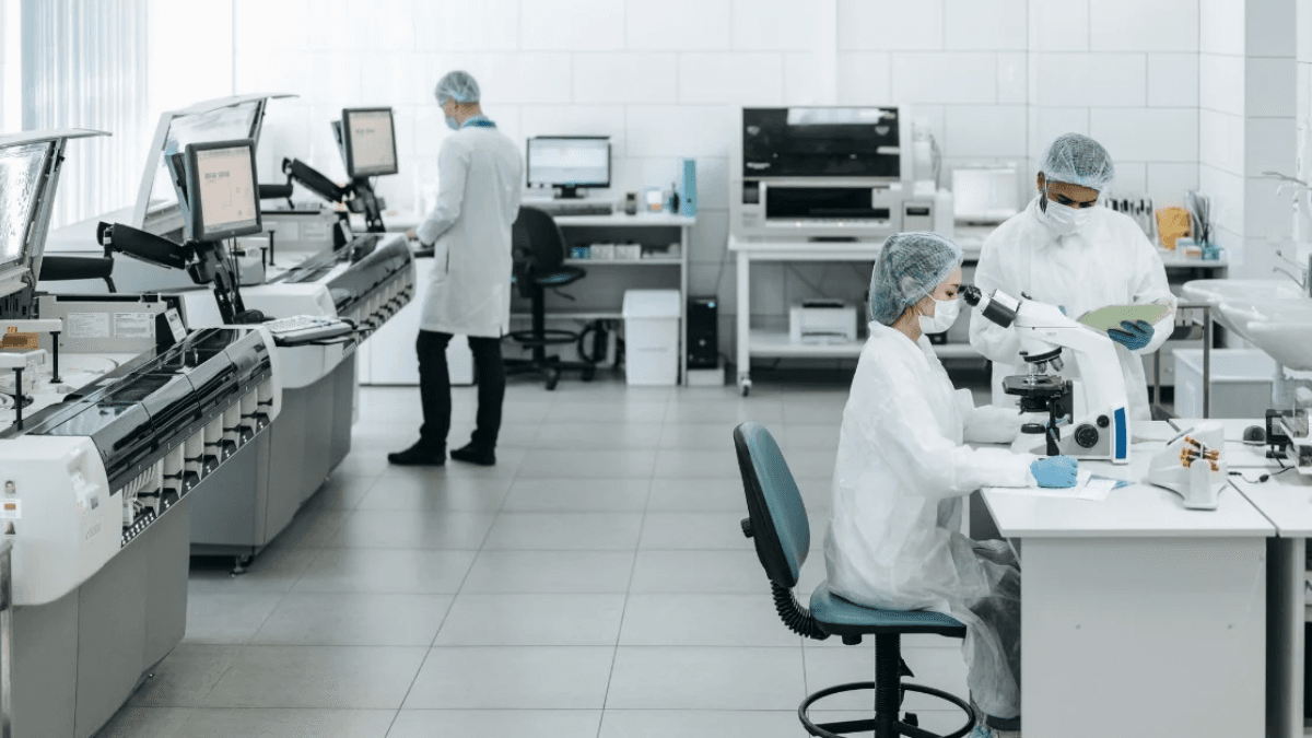 Hoạt động phân tích chuyên sâu tại một phòng thí nghiệm đạt chuẩn ISO 17025 ở Việt Nam